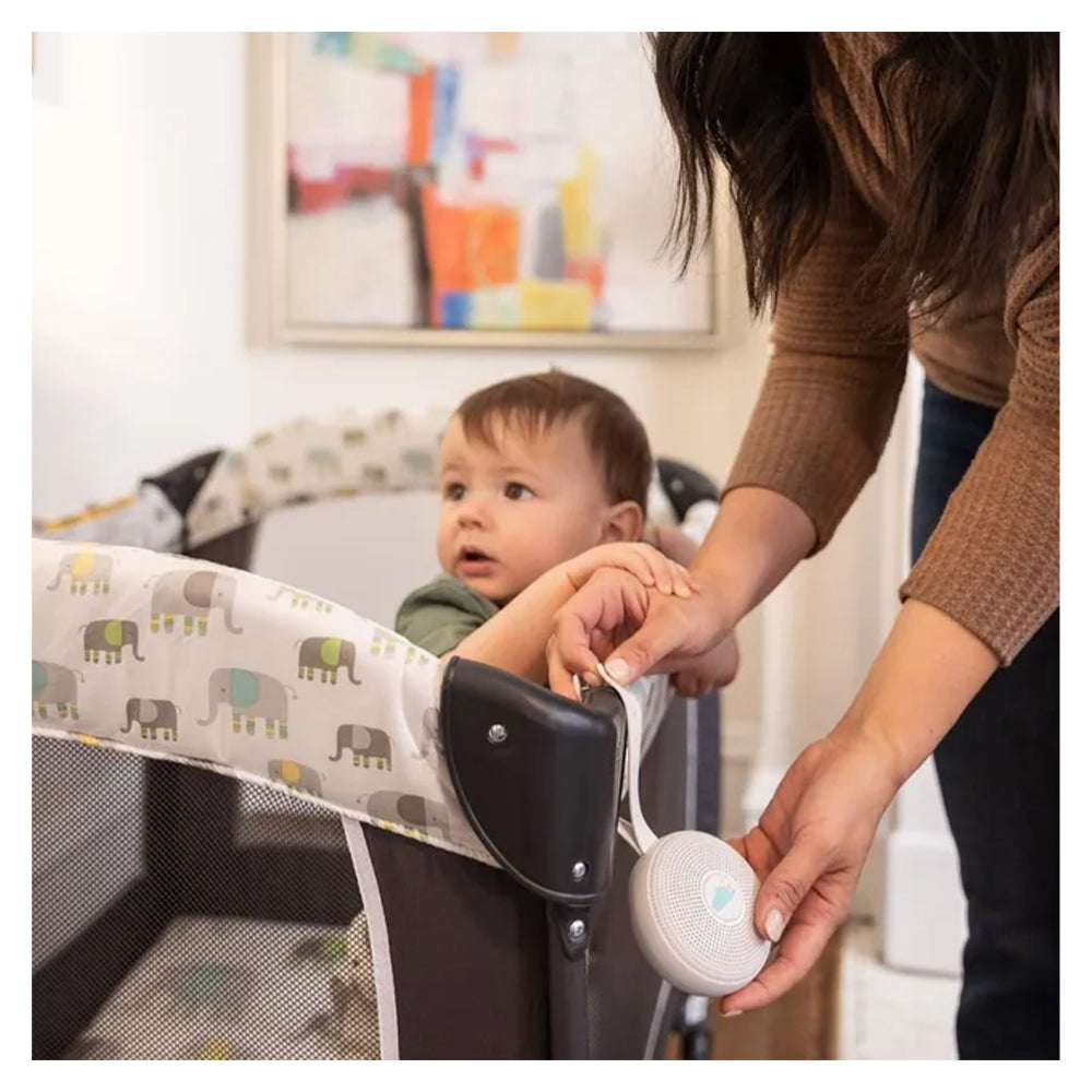 Hushh Portable Sound Machine with Bluetooth + Night Light جهاز صوت محمول Hushh مزود بتقنية البلوتوث وإضاءة ليلية