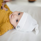 Copper Pearl Top Knot Hat / قبعة بعقدة علوية من اللؤلؤ النحاسي